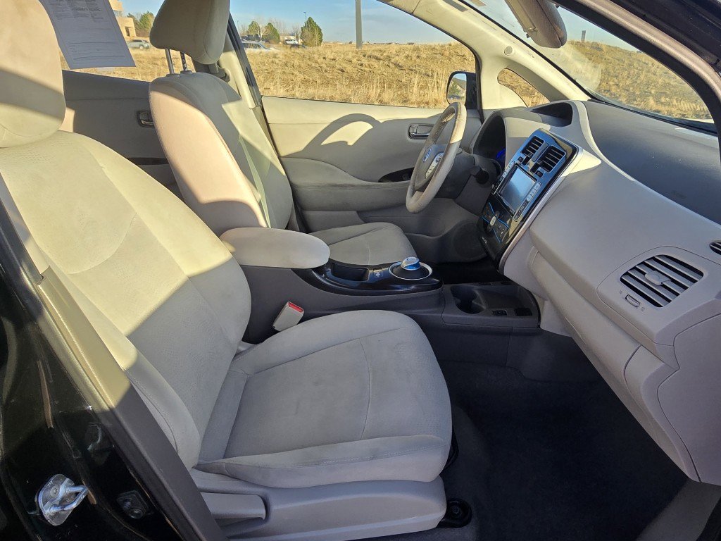 Used 2014 Nissan Leaf SV w/ LED & Quick Charge Package image 13