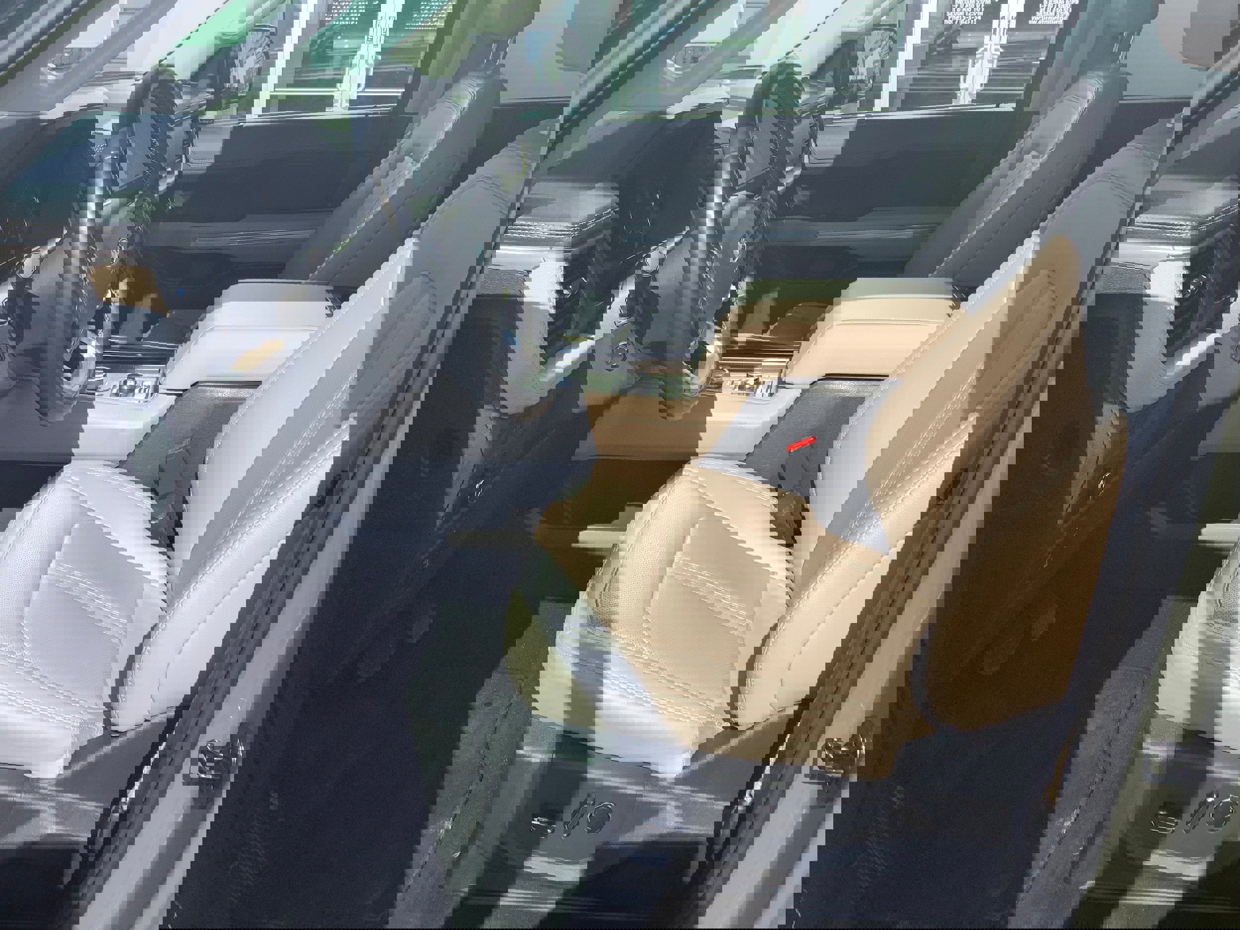 Used 2024 Ford Expedition Limited image 9