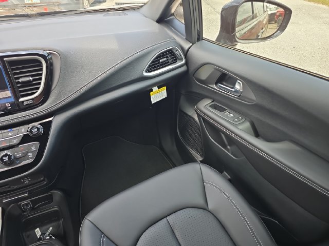 New 2026 Chrysler Pacifica Select w/ S Appearance Package FWD image 12