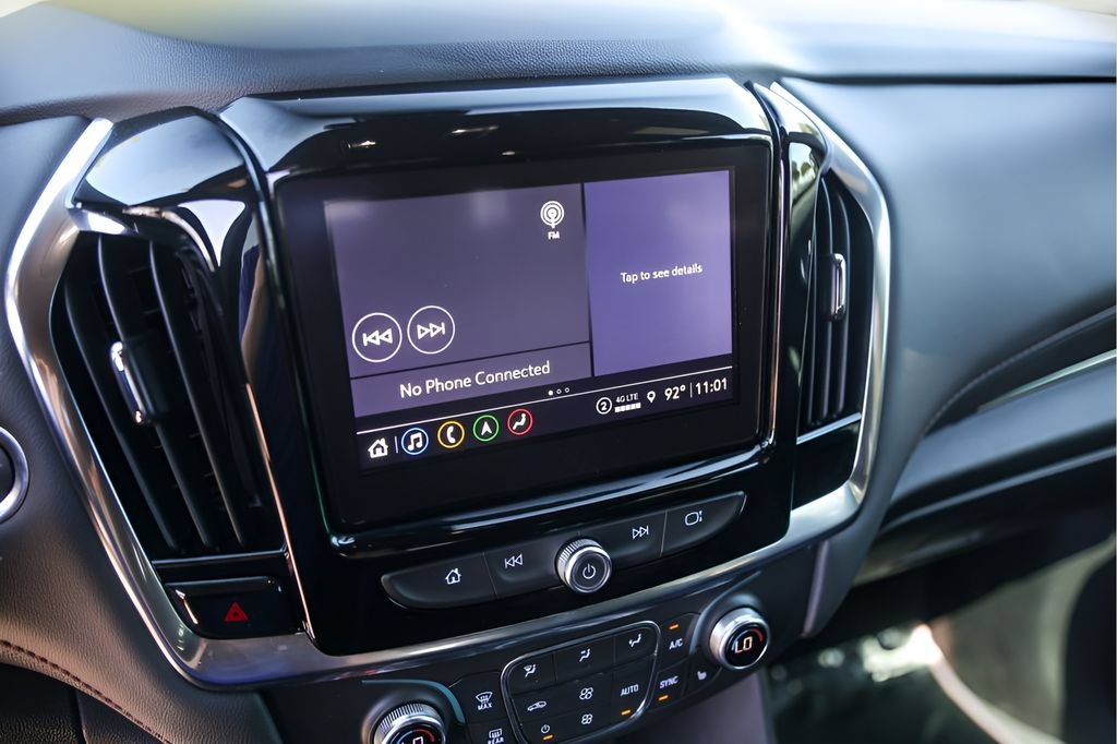 Used 2023 Chevrolet Traverse RS FWD image 19