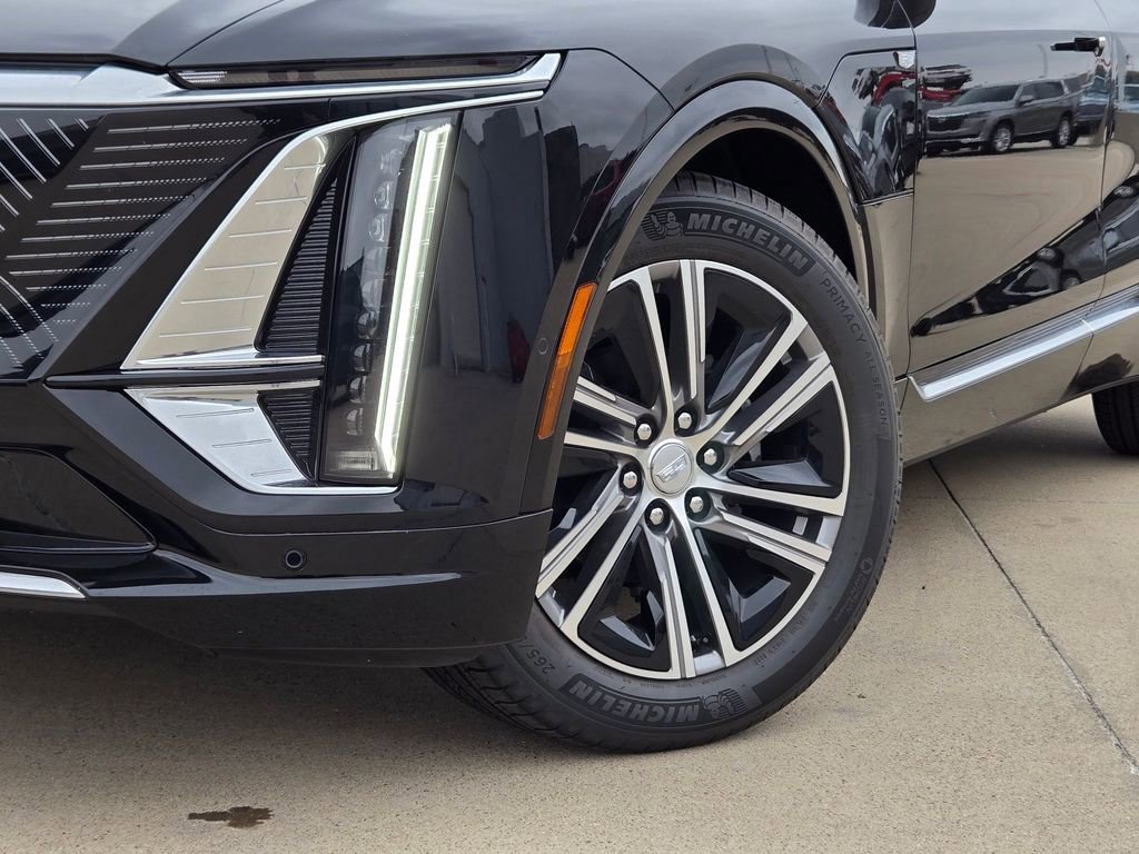 New 2026 Cadillac Lyriq Premium Luxury w/ LPO, Floor Liner Package image 7