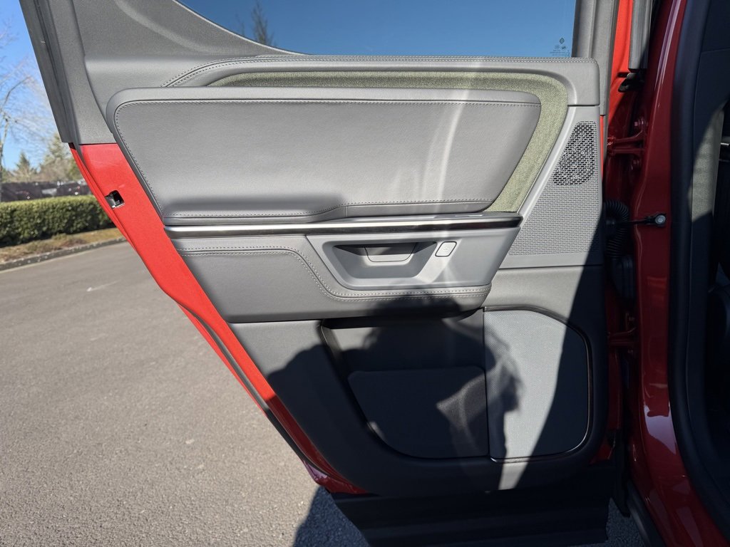 Used 2025 Rivian R1T Adventure image 30