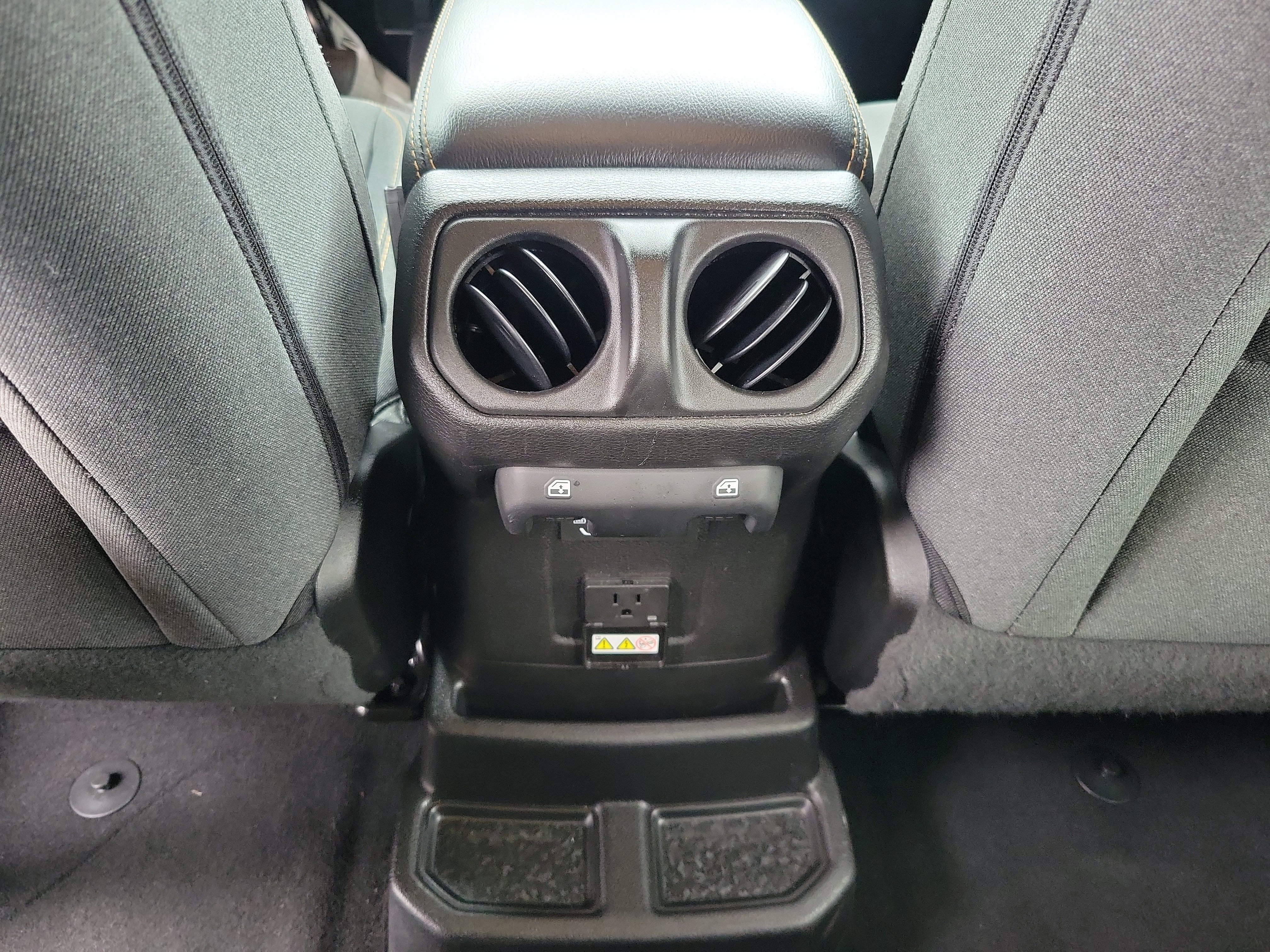Used 2025 Jeep Wrangler Unlimited Sahara w/ Safety Group AWD/4WD image 9