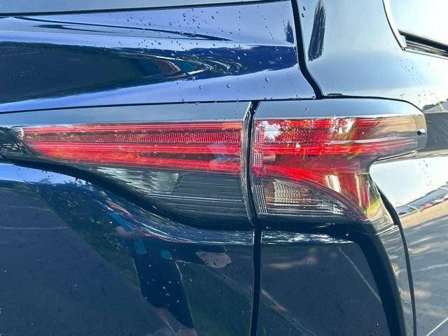 Used 2025 Toyota Sienna Platinum AWD/4WD image 10