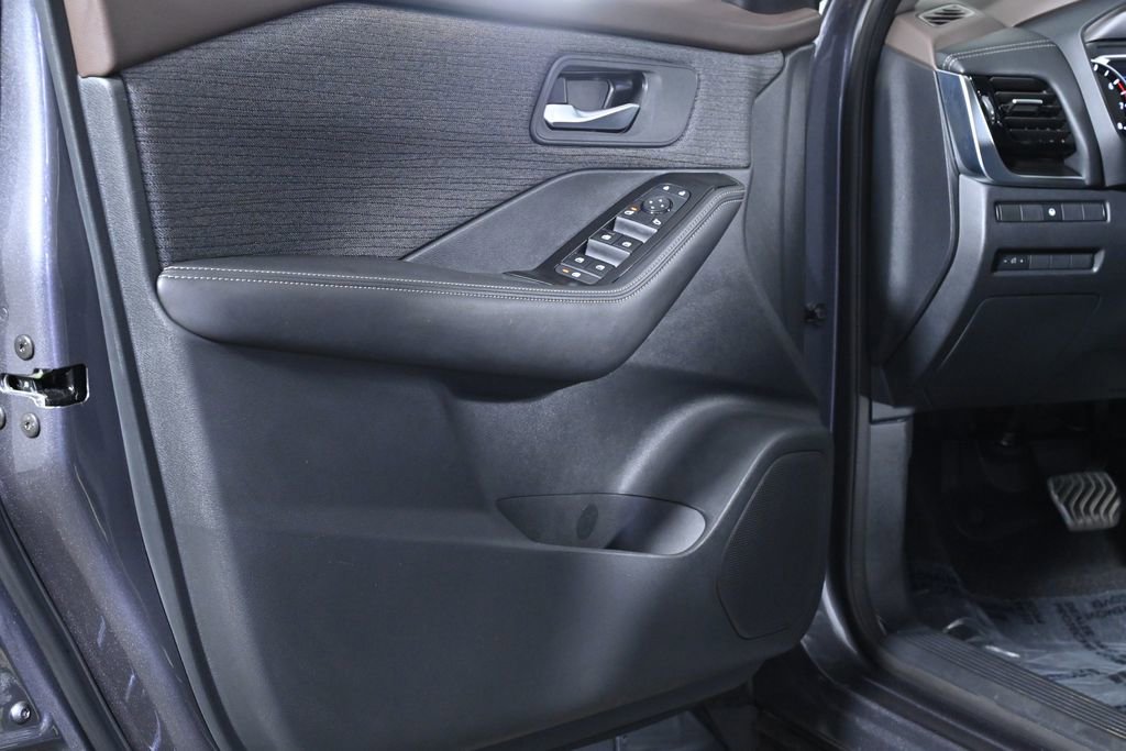 Certified 2023 Nissan Rogue SV image 27