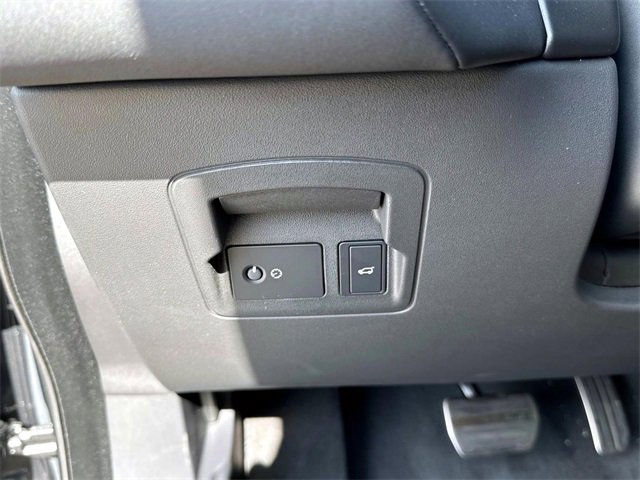 New 2025 Land Rover Range Rover Velar Dynamic SE image 32