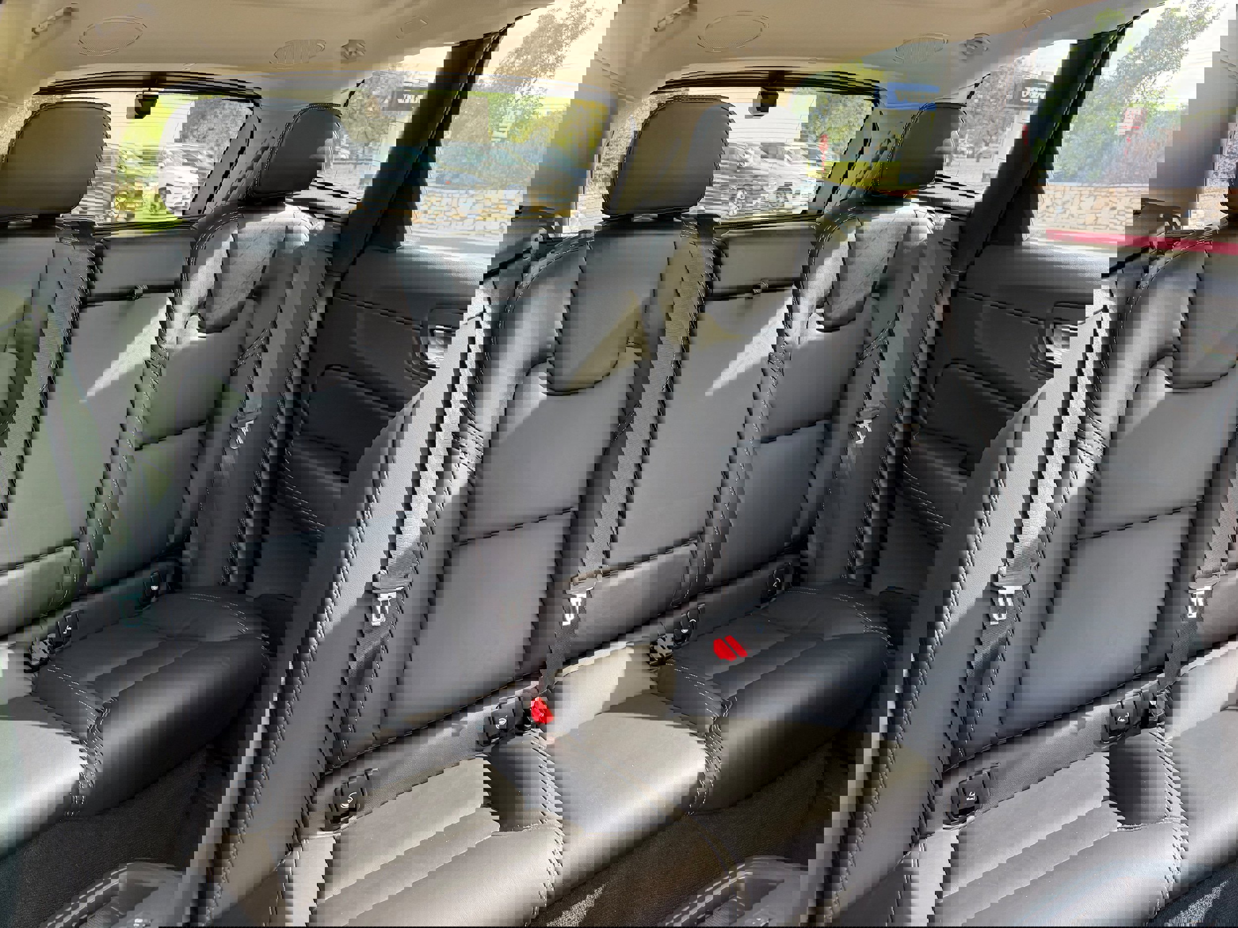 Certified 2025 Volvo XC60 T8 Ultra w/ Protection Package Premier image 12