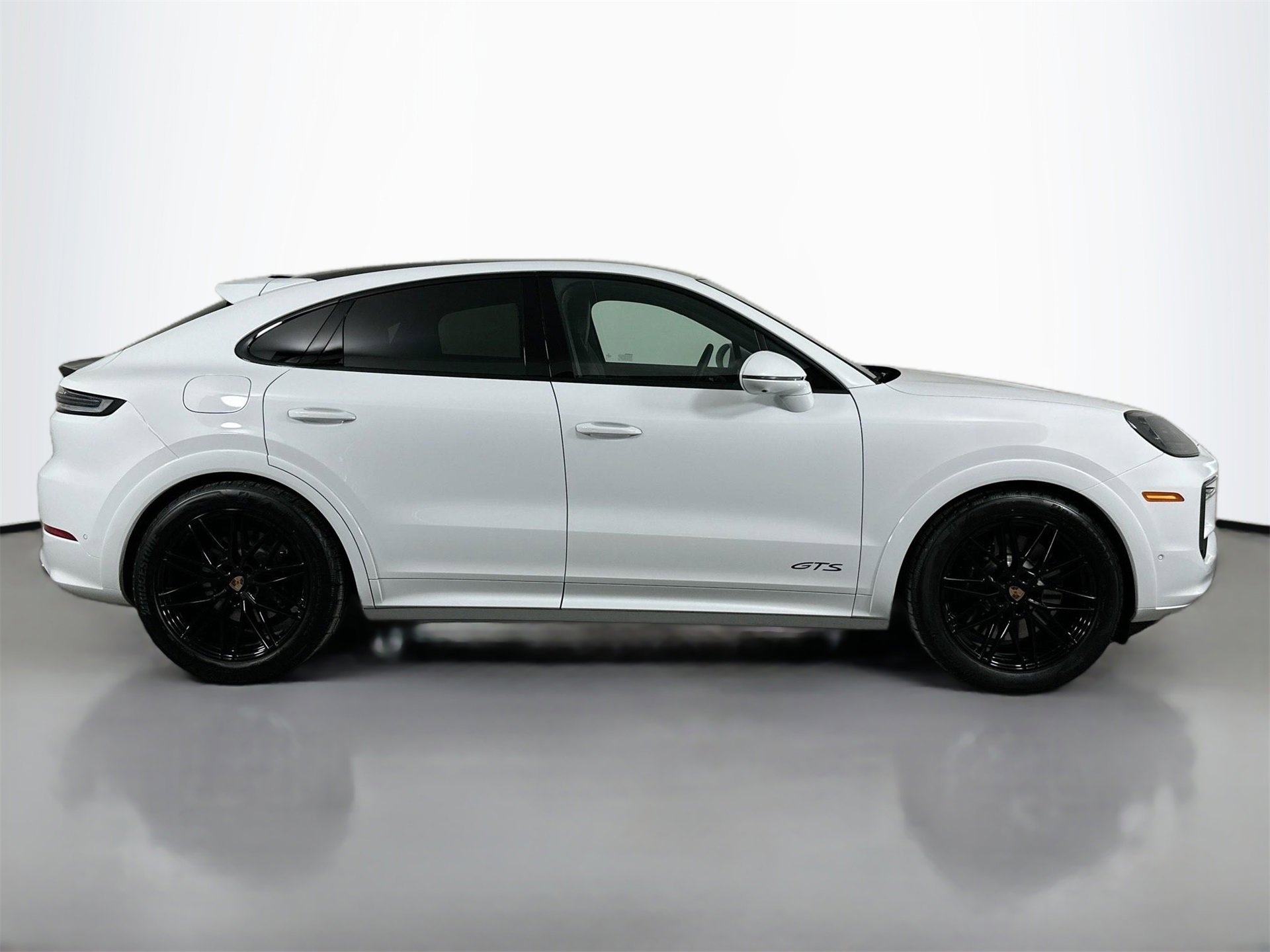 New 2026 Porsche Cayenne GTS image 8