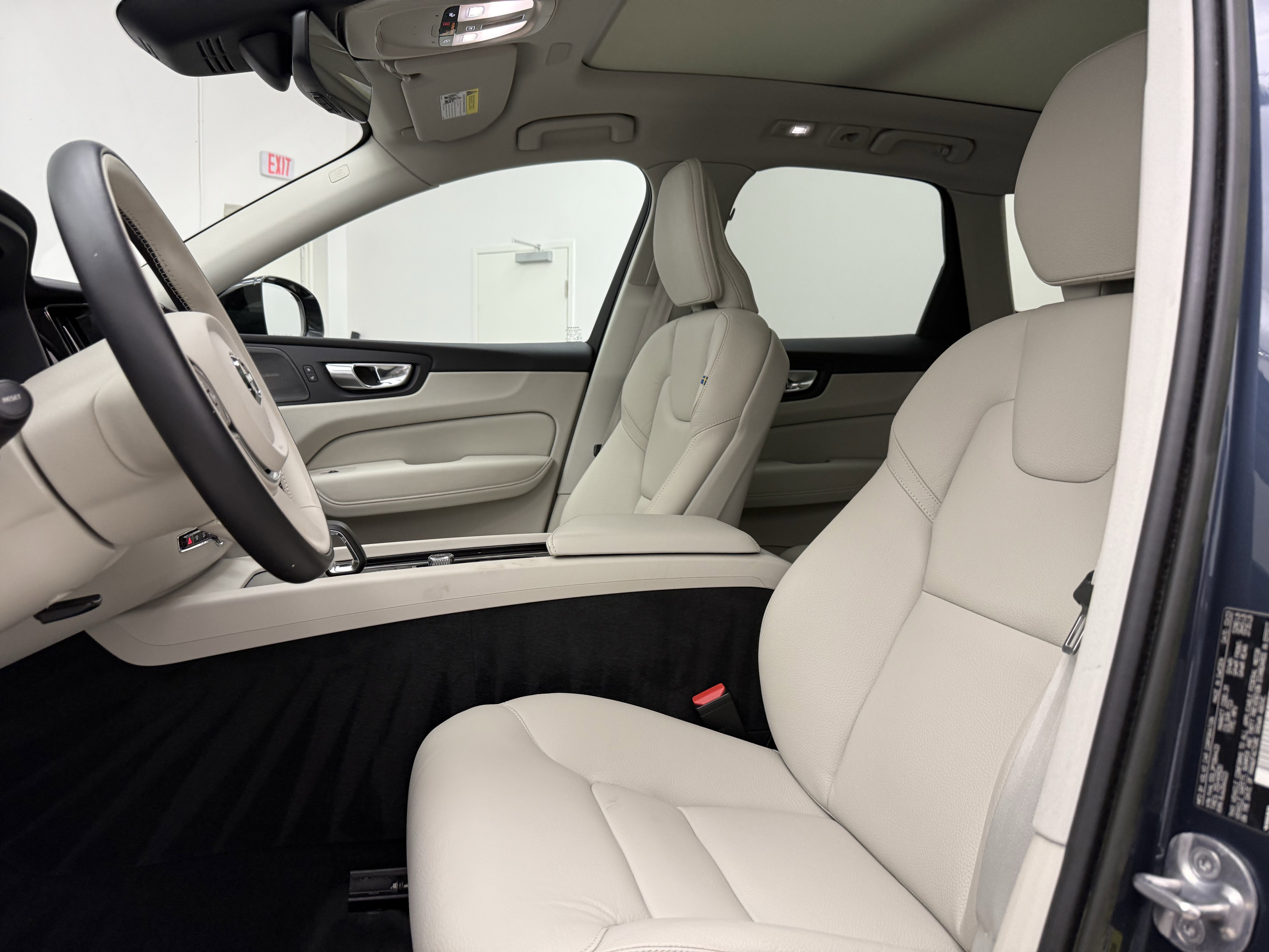 Certified 2023 Volvo XC60 B5 Plus w/ Protection Package Premier FWD image 12