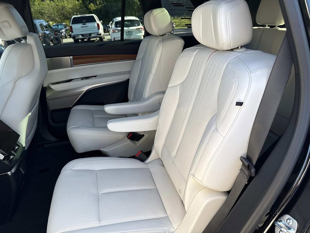 New 2026 Cadillac Vistiq Luxury image 14