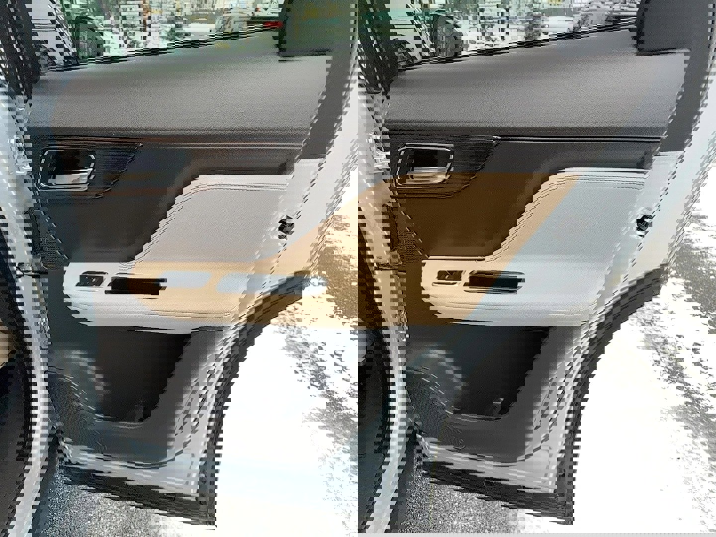 Used 2018 Jaguar F-PACE Prestige image 28