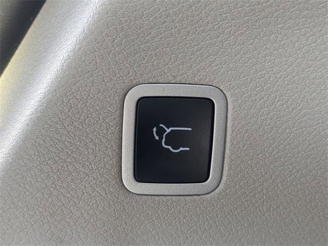 Certified 2024 Chrysler Pacifica Touring-L image 15