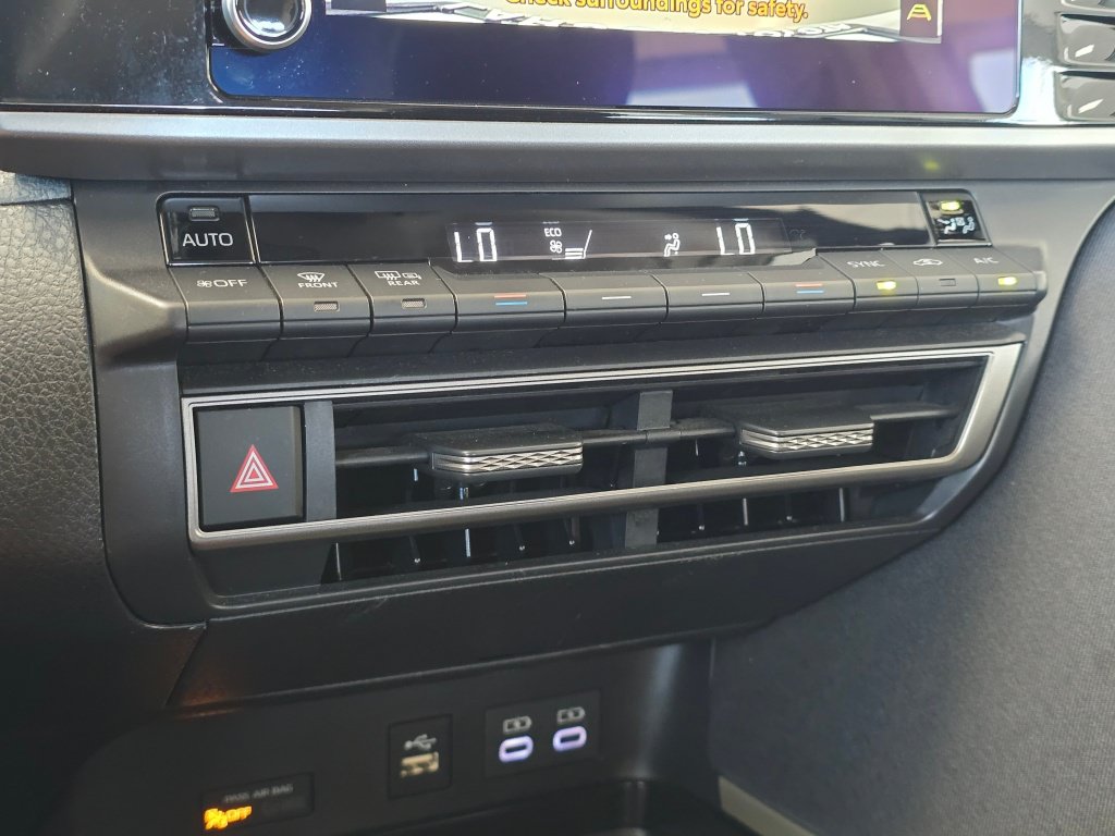 Used 2025 Toyota Camry LE FWD image 28