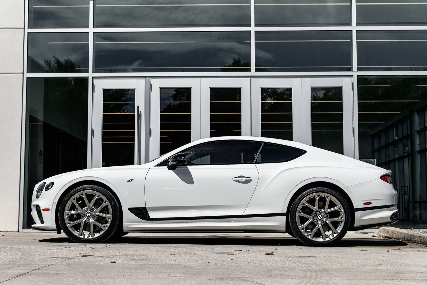 Used 2024 Bentley Continental GT V8 image 16