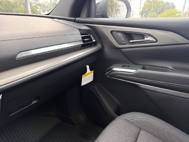 New 2027 Chevrolet Traverse LT w/ Sun and Wheel Package FWD image 32