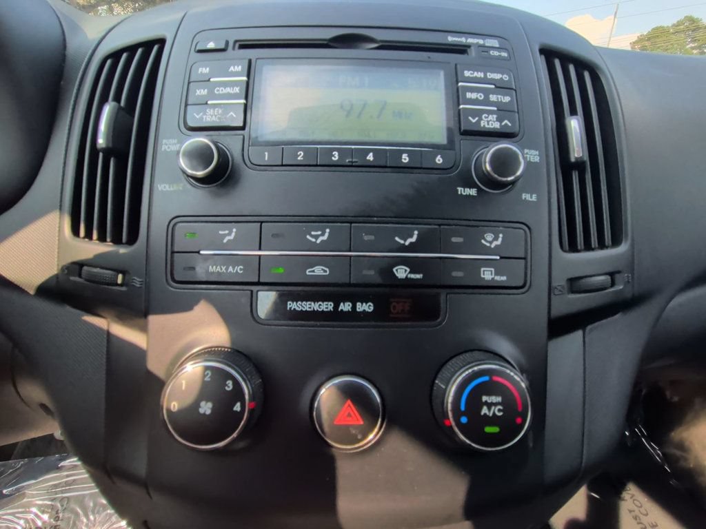 Used 2010 Hyundai Elantra GLS FWD image 18