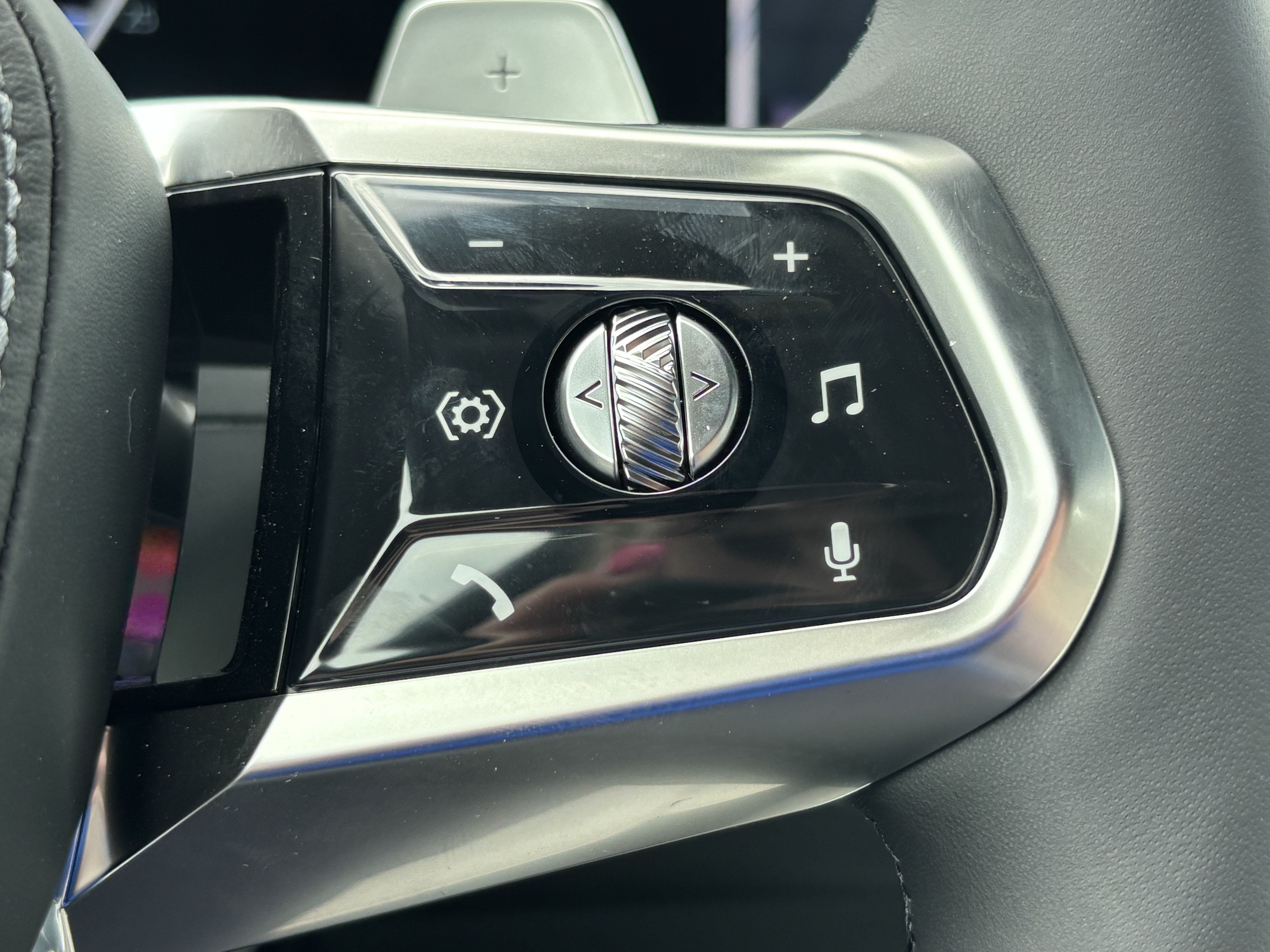 New 2026 BMW 750e xDrive AWD/4WD image 10