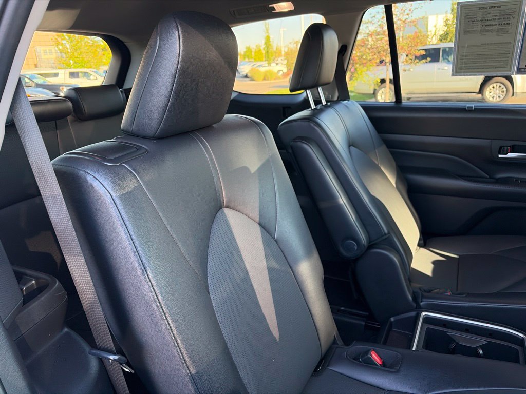 Used 2025 Toyota Grand Highlander AWD image 18