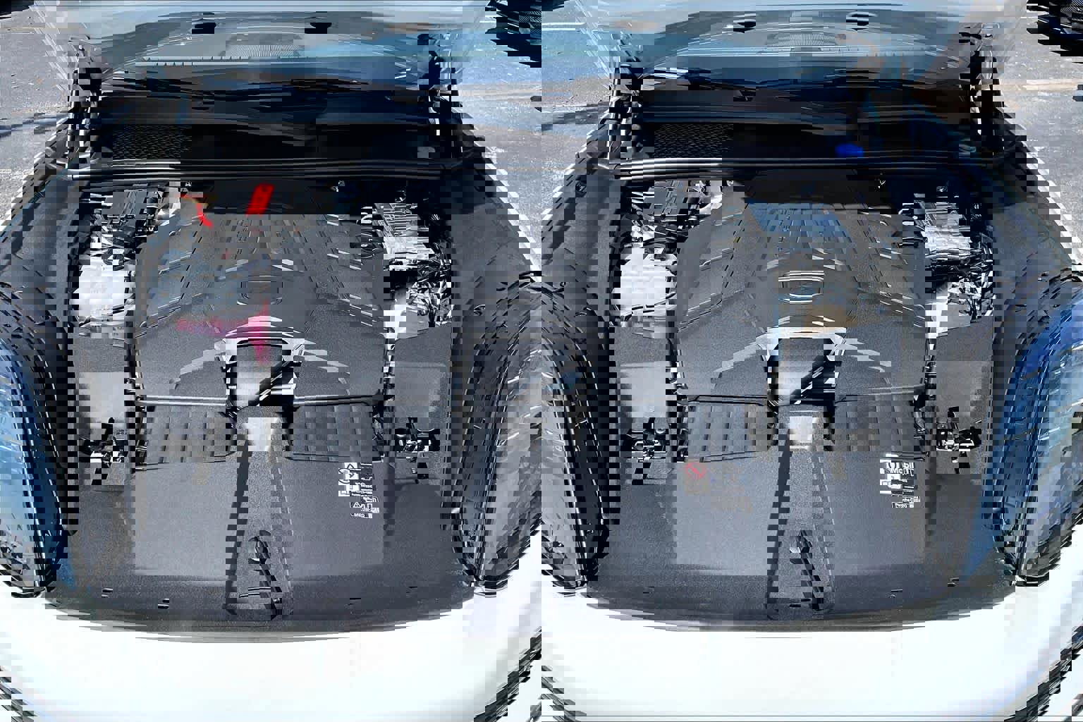 Used 2025 Porsche Cayenne image 32