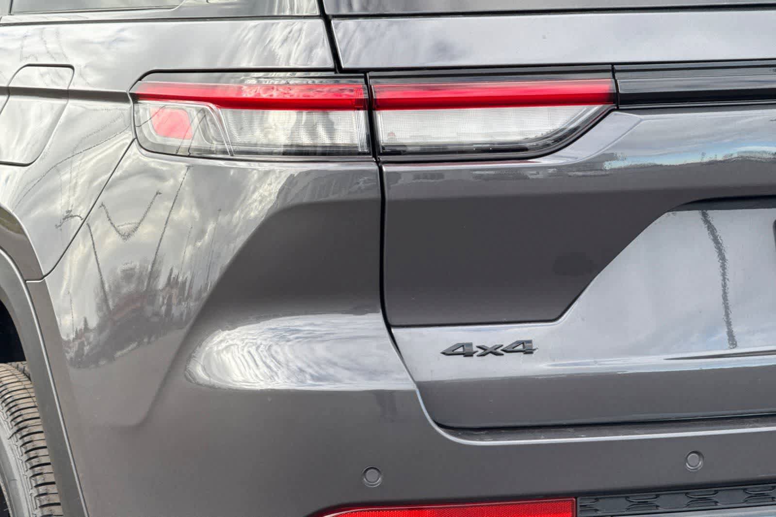 New 2025 Jeep Grand Cherokee Altitude image 31