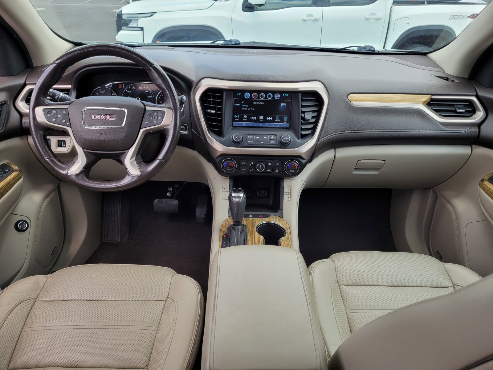 Used 2018 GMC Acadia Denali w/ Technology Package FWD image 16
