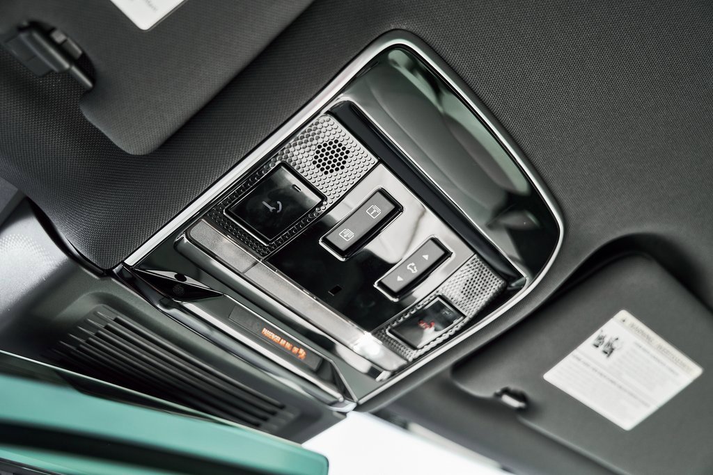 Used 2024 Land Rover Range Rover Long Wheelbase SE image 88