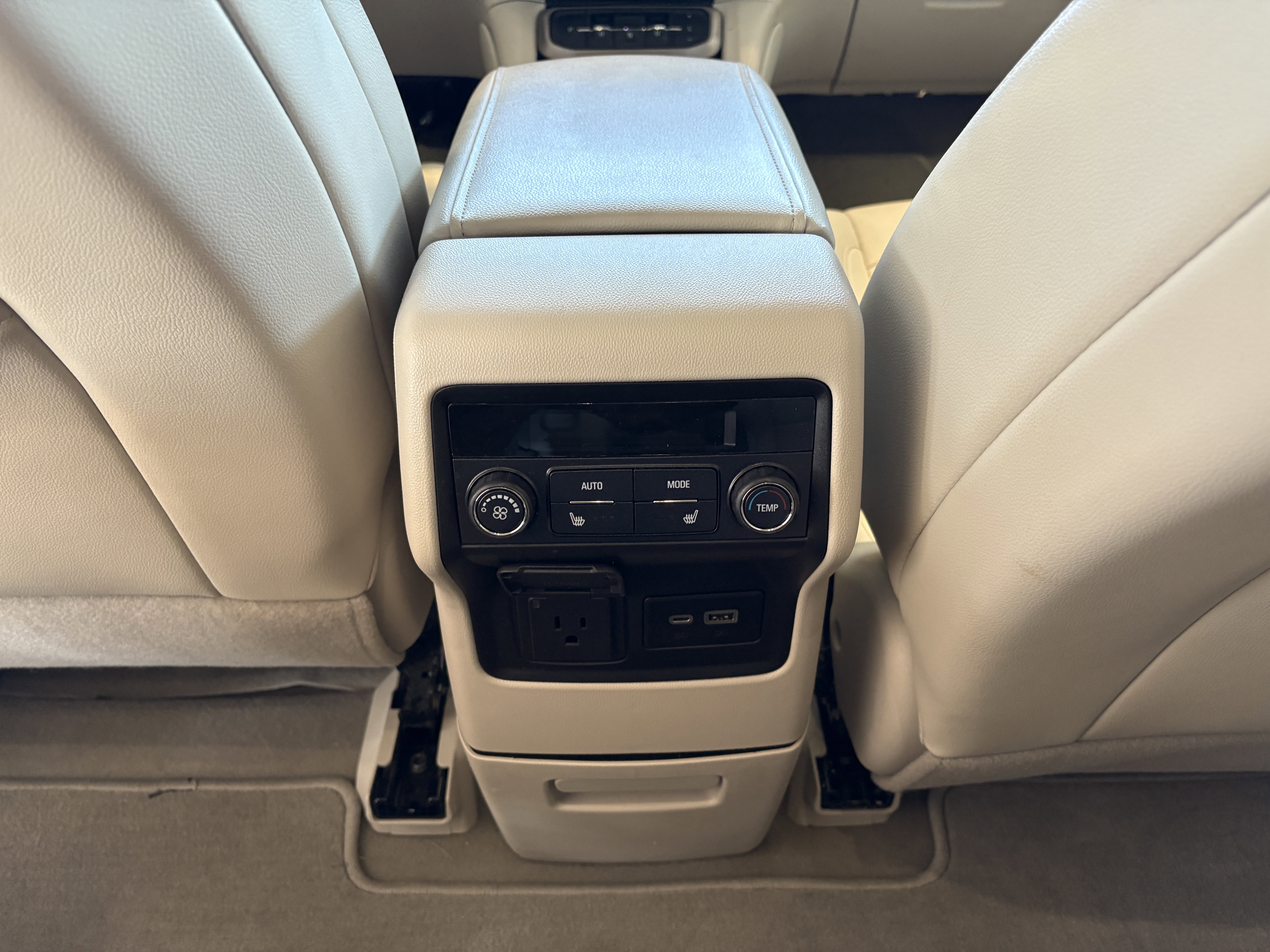 Used 2022 GMC Acadia Denali w/ Denali Ultimate Package image 20