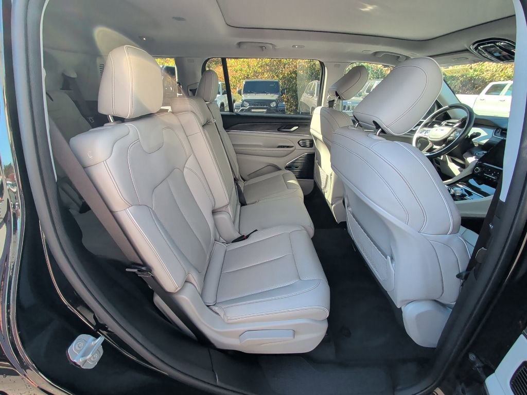 Used 2022 Jeep Grand Cherokee L Overland image 16