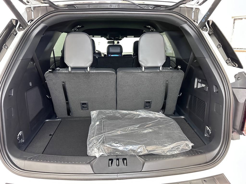 New 2025 Ford Explorer ST-Line w/ ST-Line Street Pack image 13