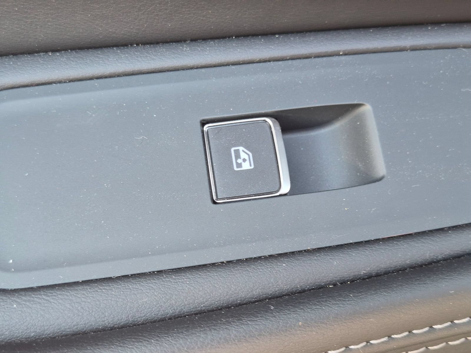 Used 2026 INFINITI QX60 Luxe w/ Cargo Package FWD image 30
