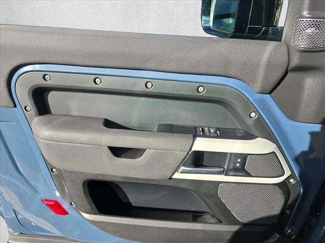 Used 2021 Land Rover Defender 90 X-Dynamic S image 26