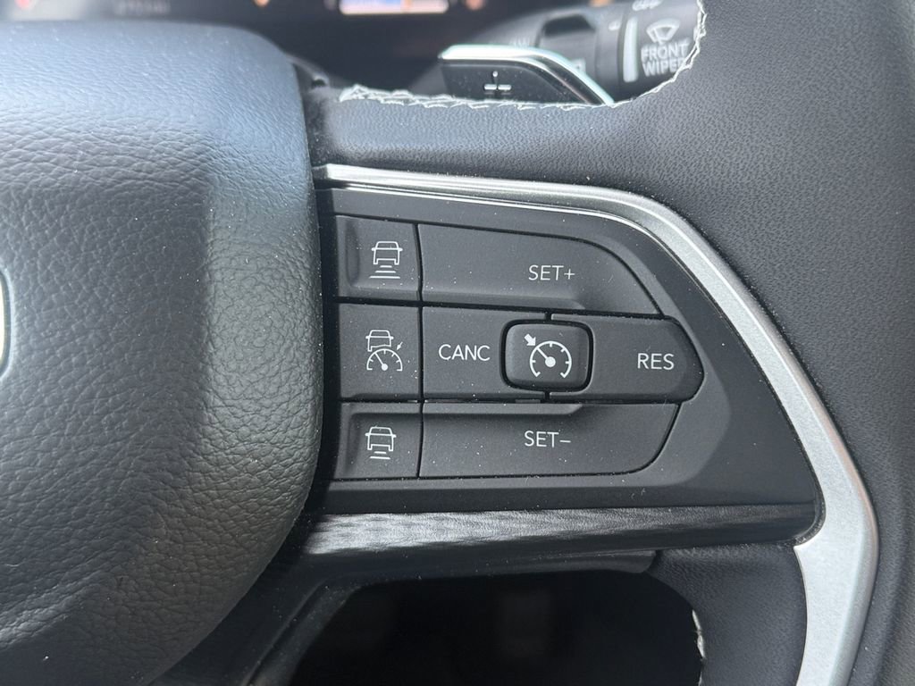 Used 2025 Jeep Grand Cherokee Laredo w/ Luxury Tech Group I image 24