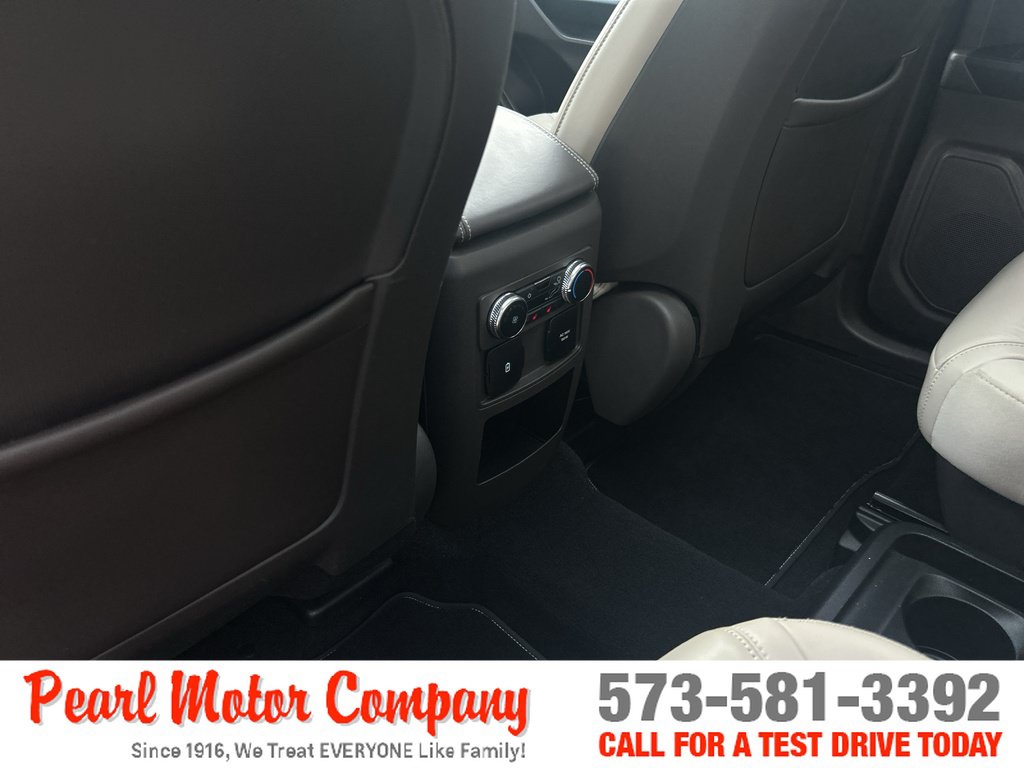 Used 2020 Ford Explorer Platinum w/ Premium Technology Package AWD/4WD image 22