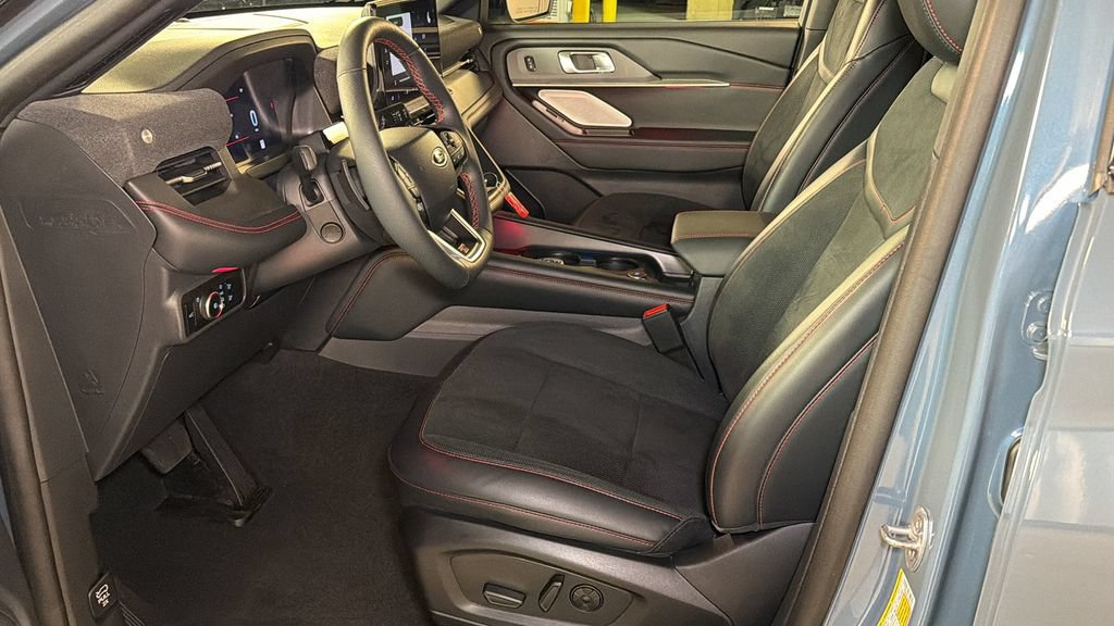 Used 2025 Ford Explorer ST AWD/4WD image 24