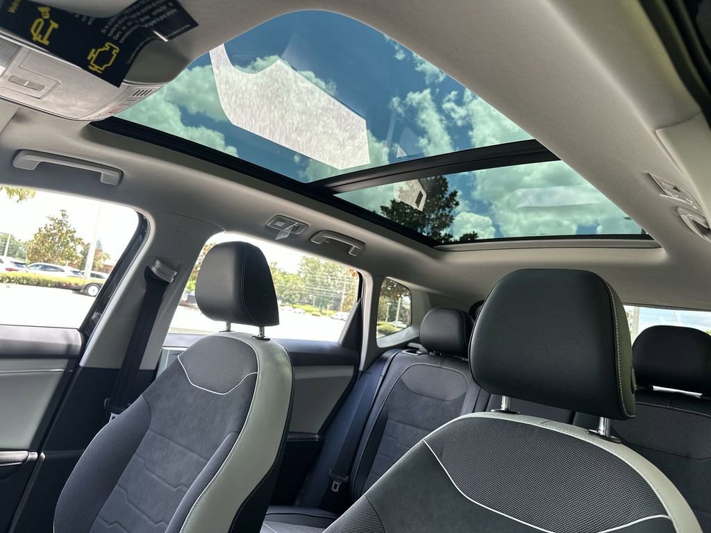 New 2025 Volkswagen Taos SE image 22