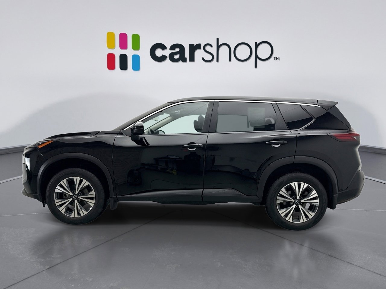 Used 2023 Nissan Rogue SV image 2