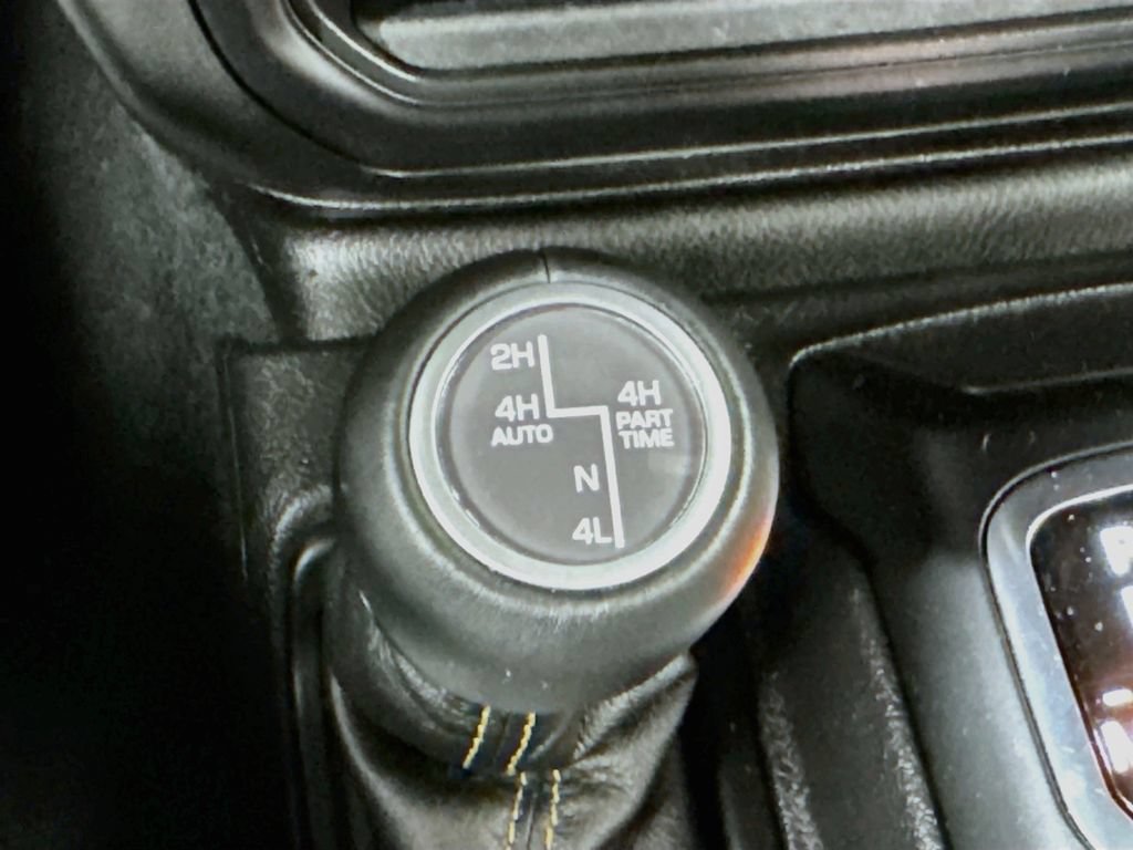 Used 2023 Jeep Wrangler Unlimited Sahara AWD/4WD image 14