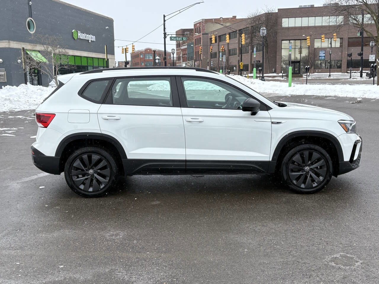 Used 2022 Volkswagen Taos S w/ IQ Drive S Package image 8