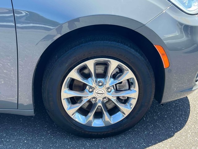 Used 2021 Chrysler Pacifica Touring-L w/ Uconnect Theater Family Group AWD/4WD image 12