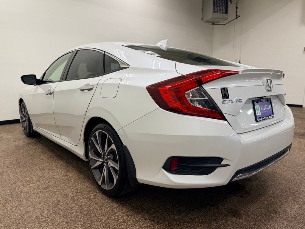 Used 2019 Honda Civic Touring image 3