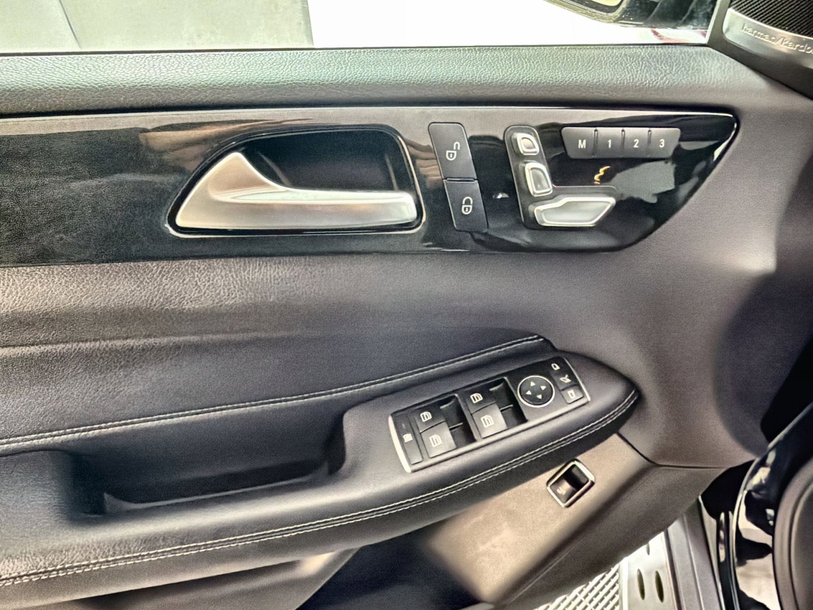 Used 2018 Mercedes-Benz GLE 350 4MATIC image 15