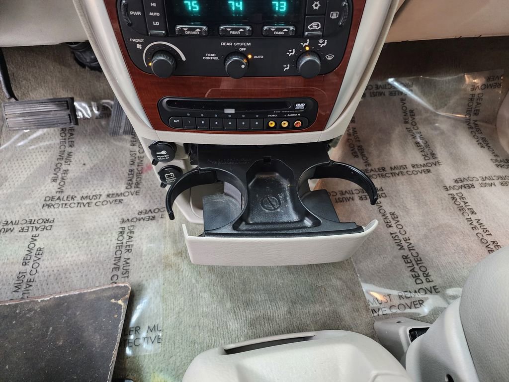Used 2006 Chrysler Town & Country Limited w/ Trailer Tow Prep Group FWD image 16