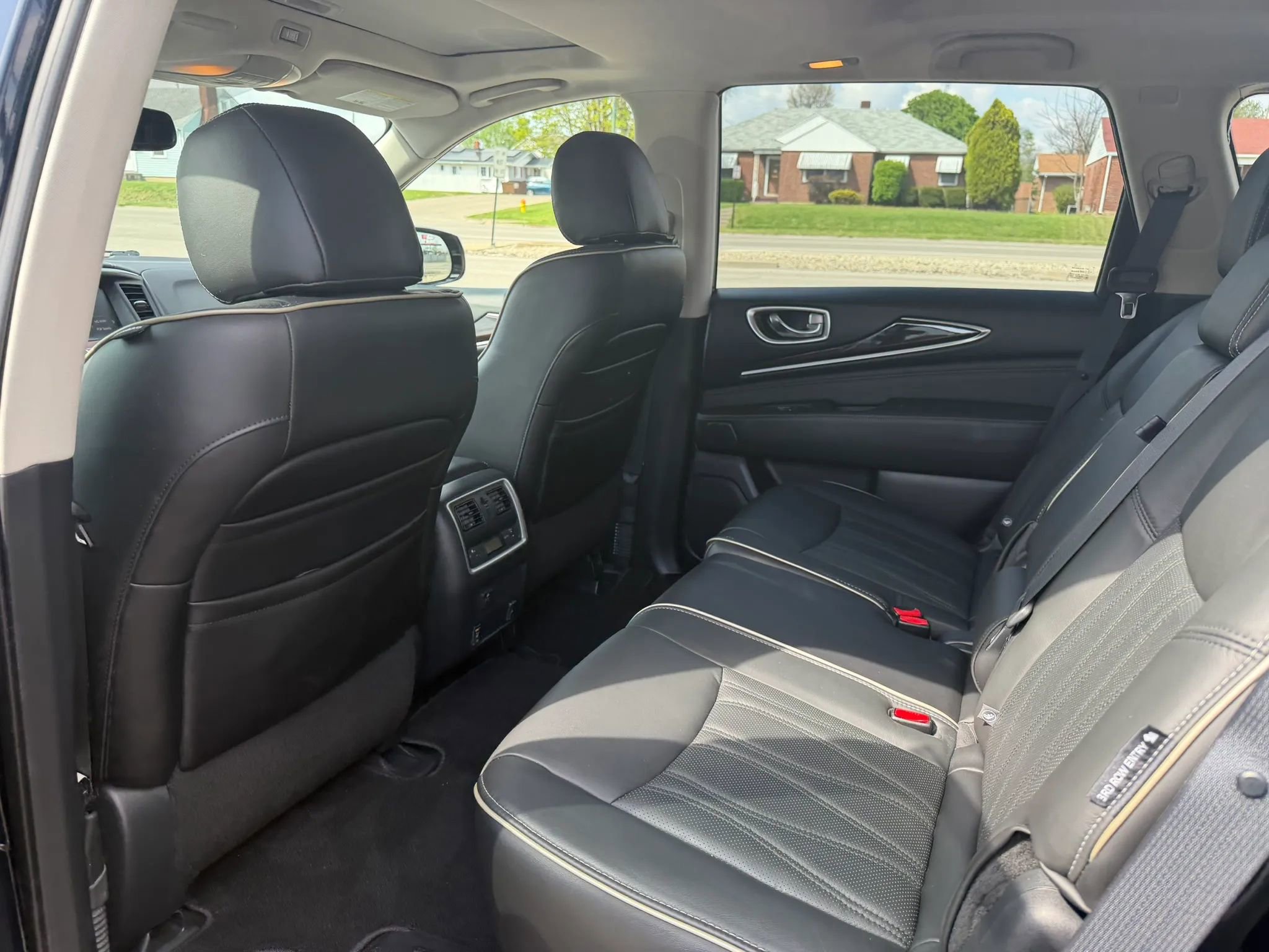 Used 2018 INFINITI QX60 Luxe w/ Deluxe Technology Package image 8