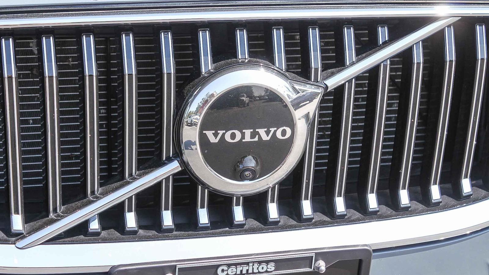 Used 2023 Volvo XC60 B5 Plus w/ Protection Package Premier image 5