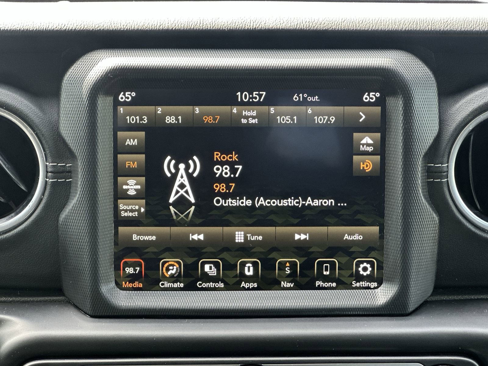 Used 2022 Jeep Wrangler Unlimited Sahara AWD/4WD image 26