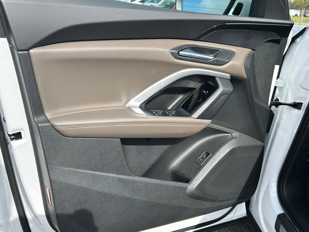 Used 2025 Audi Q5 Premium w/ Convenience Package image 16