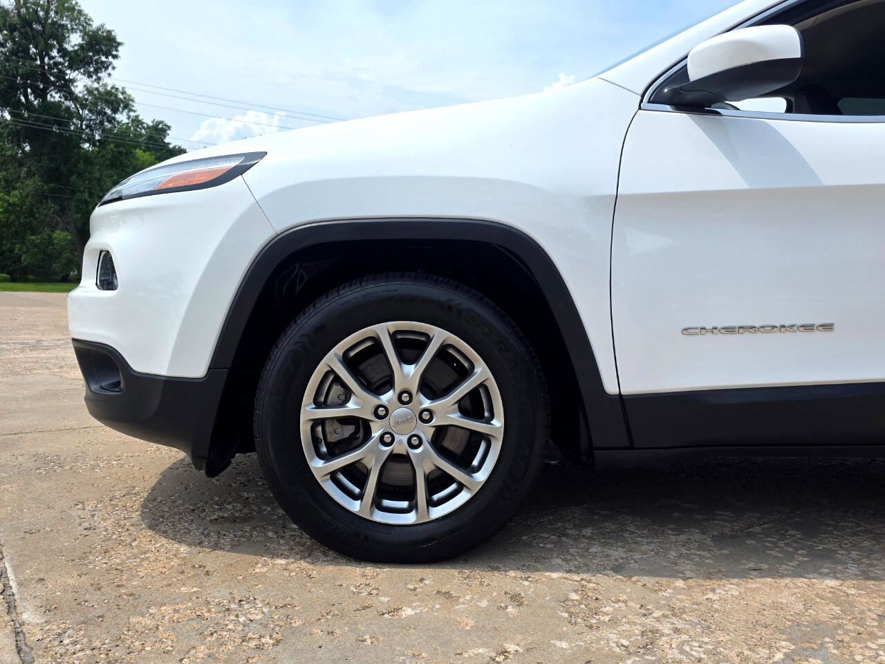 Used 2018 Jeep Cherokee Latitude Plus image 28