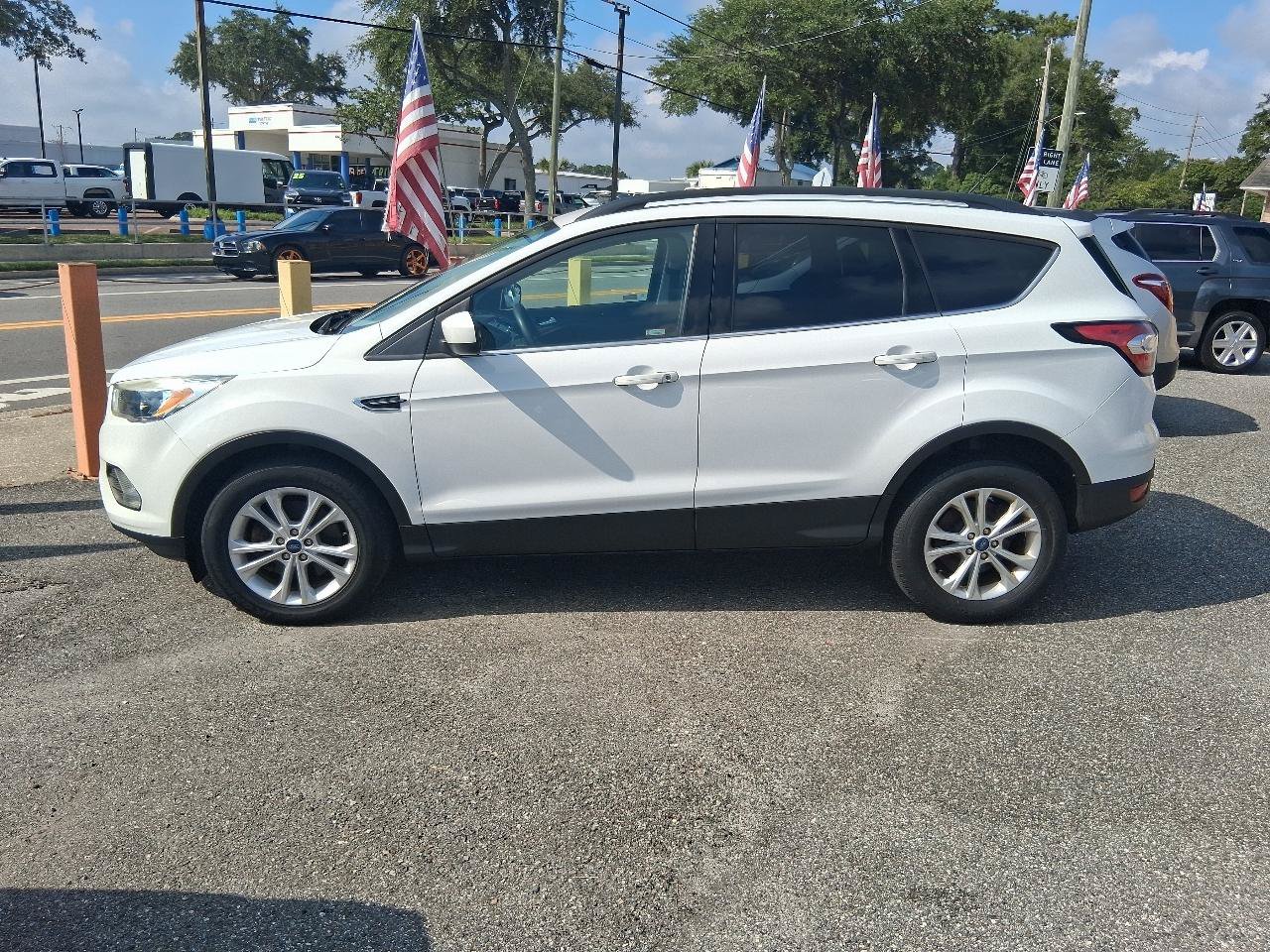 Used 2018 Ford Escape SE AWD/4WD image 2
