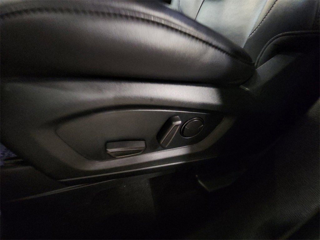 Used 2022 Ford Explorer XLT w/ Equipment Group 202A image 13