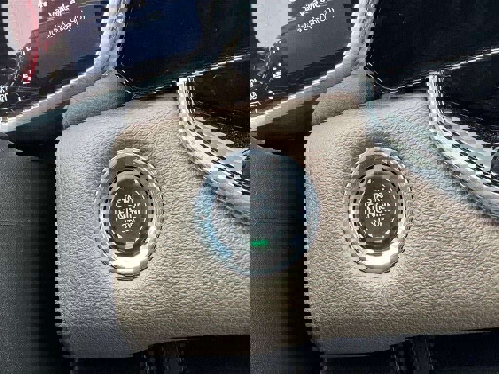 Used 2024 GMC Canyon Denali image 14